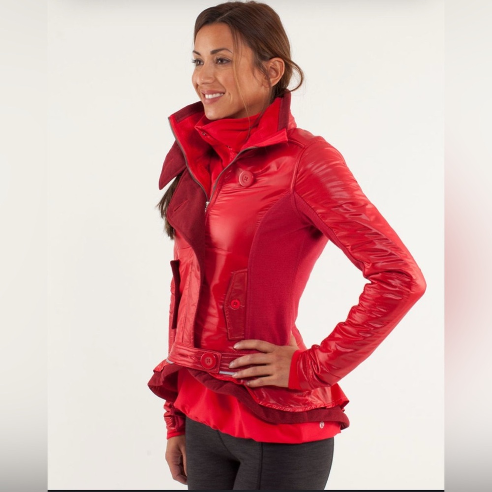 EUC Lululemon Pedal Power red nylon and fleece lined fitted long sleeve jacket